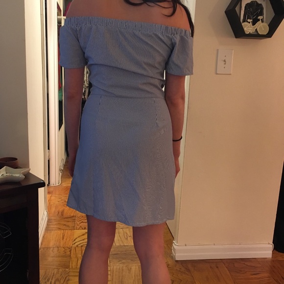 Design Lab Seersucker Off The Shoulder Dress - Picture 5 of 7